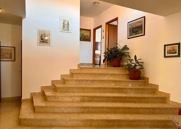 Apartman Ostrea ***