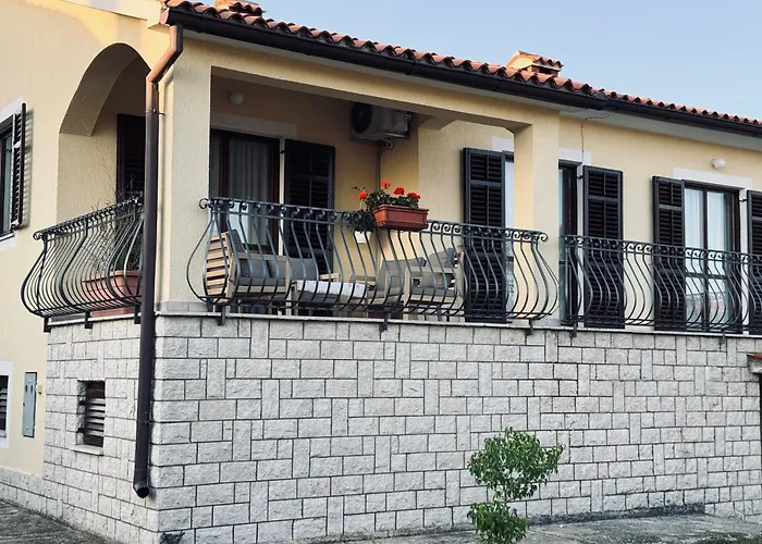 Apartman Ostrea ***
